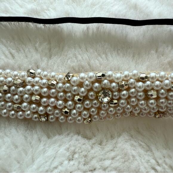 Women headband with pearl design